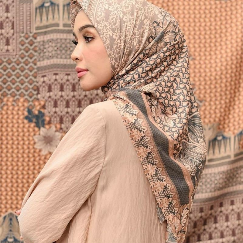 JULANG SCARF WEARINGKLAMBY