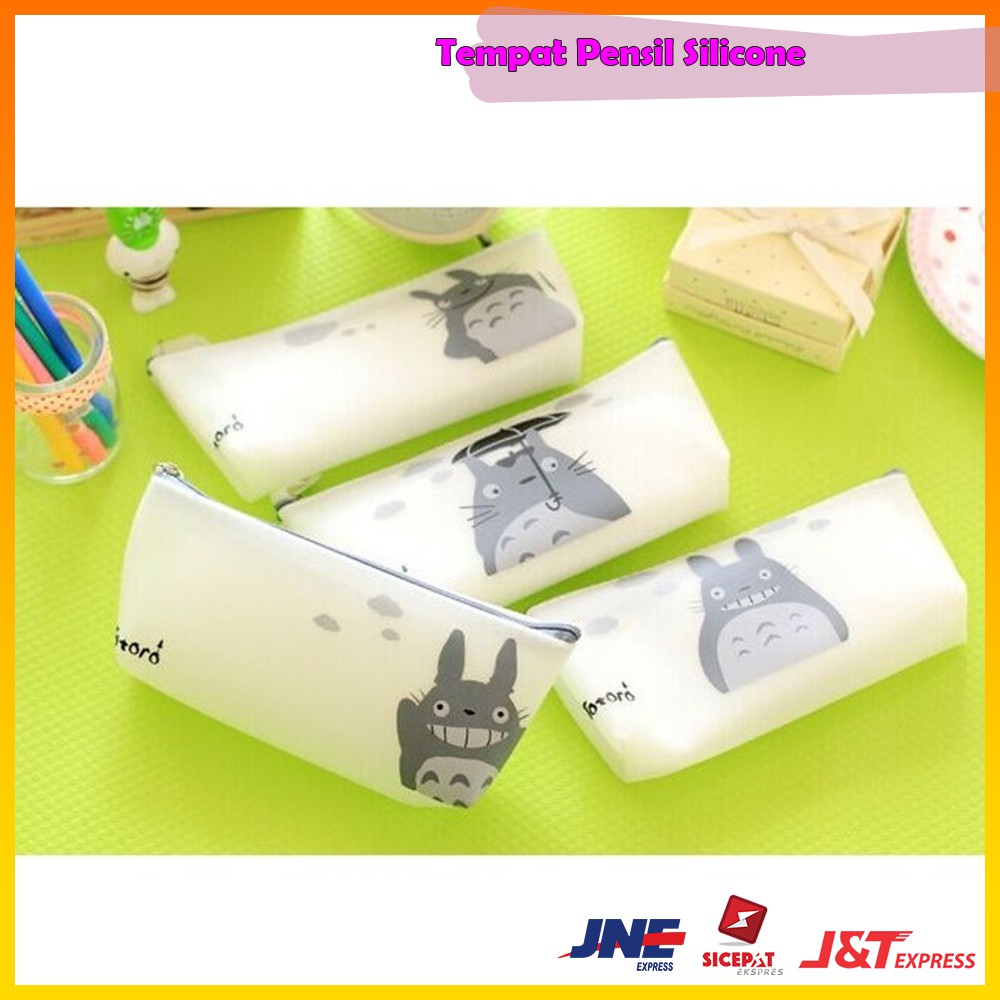 

Tempat Pensil Silicone White Totoro Wadah Pensil Peralatan Sekolah Tempat Kosmetik - TP Totoro Tiga