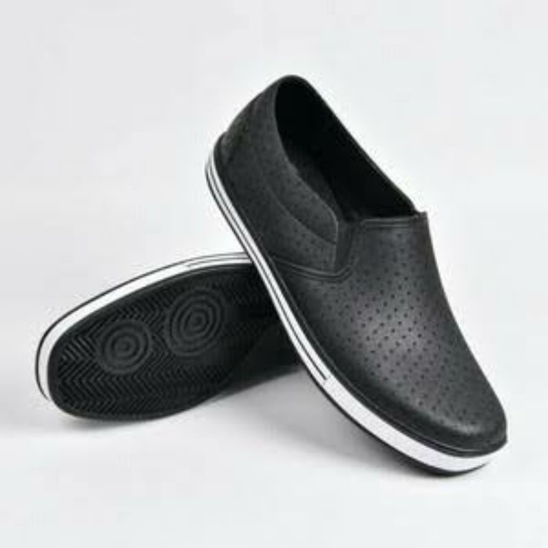 Sepatu slip on pria anti air sepatu kerja karet murah