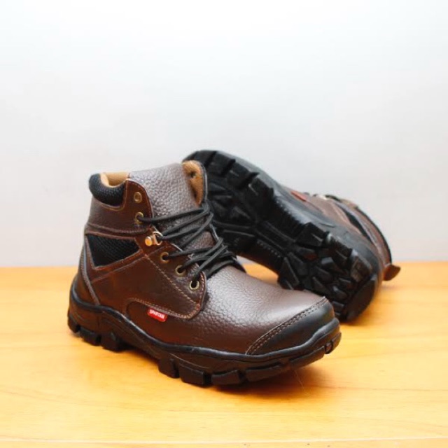 Sepatu boot safety kerja hiking touring bahan kulit sapi asli B03