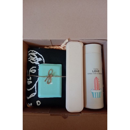

Hampers/ Kado murah / Giftbox / Wisuda / Aniversary / Snack box / Dus