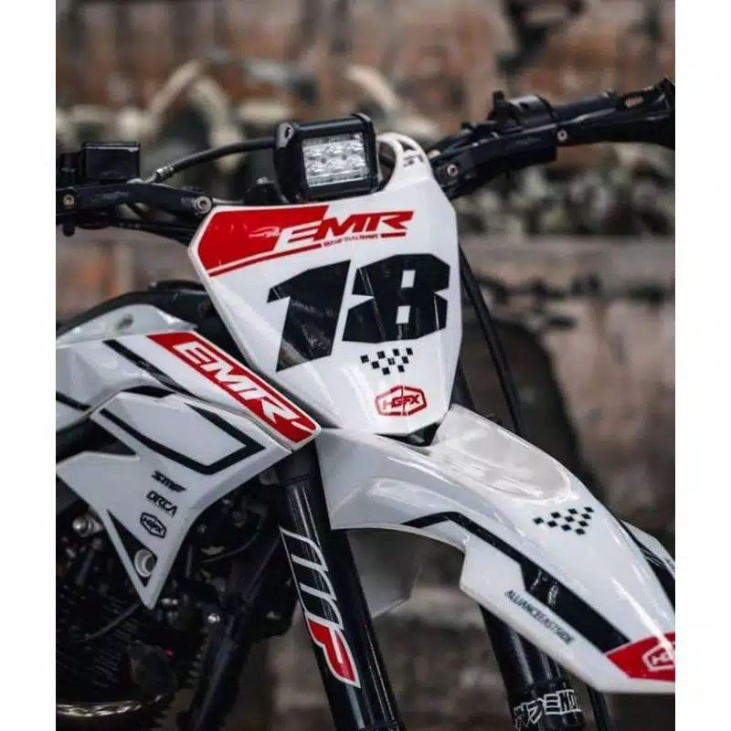 decal sticker dtracker putih simpel