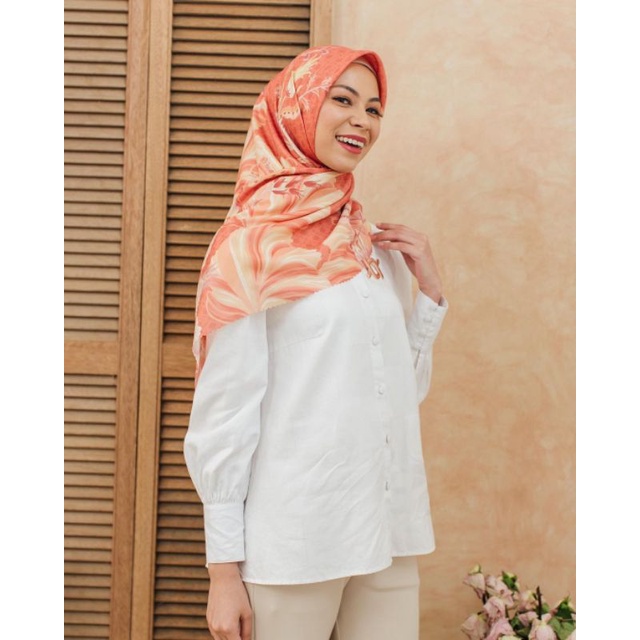 Jeumpa Scarf by Wearing Klamby color Apricot