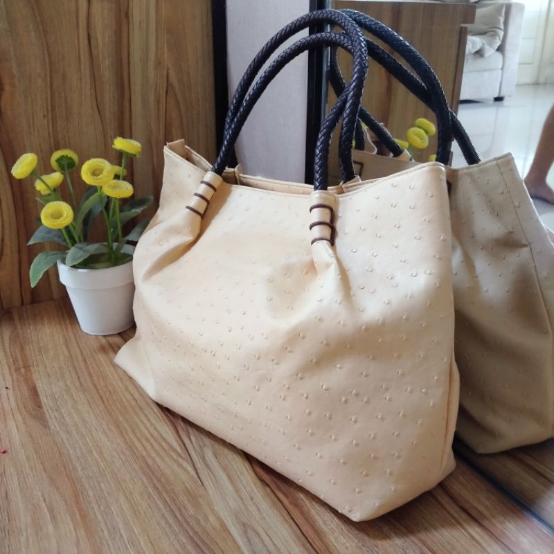 SALE Tote motif kulit burung warna krem