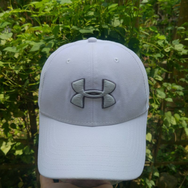 TOPI TRUCKER UNDER ARMOUR