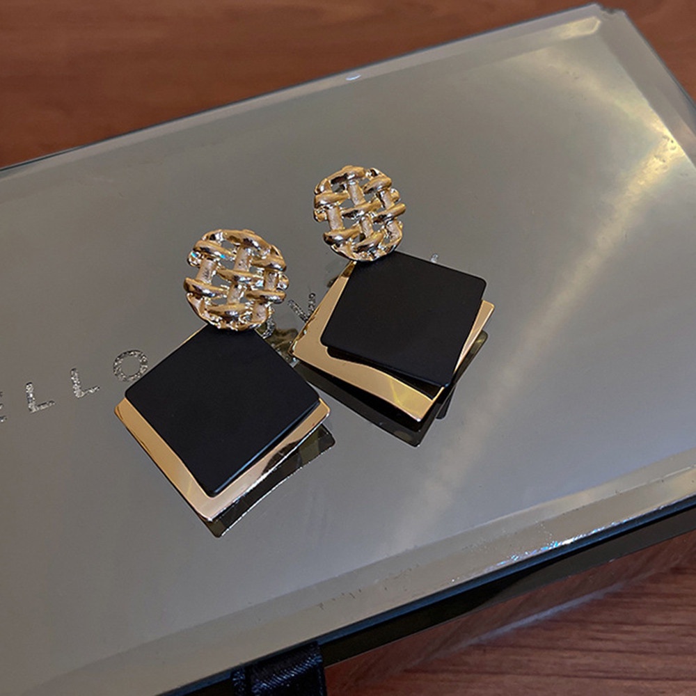 【COD Tangding】Anting Stud Bentuk Persegi Warna Hitam Gaya Retro Untuk Wanita