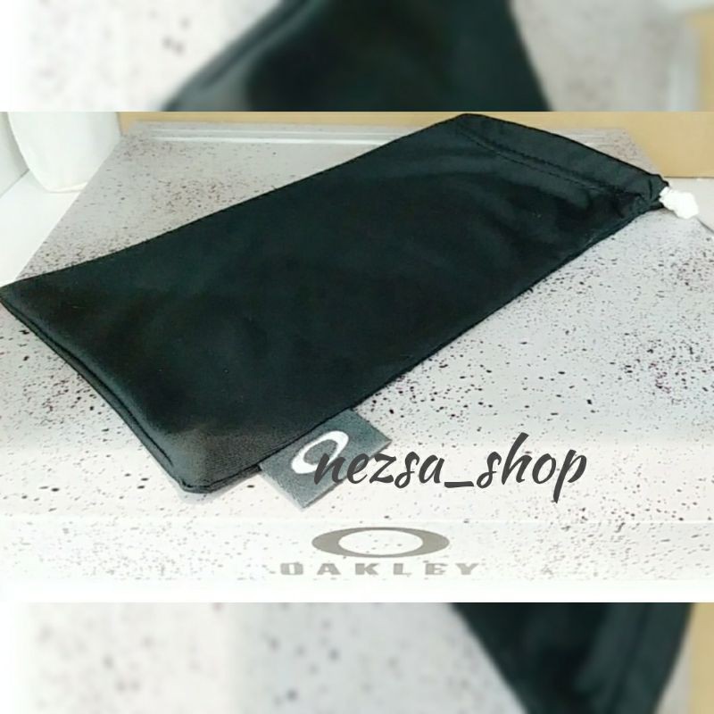 Kantong / soft case kacamata Oakley Original