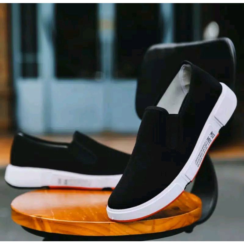 sepatu pria slip on import