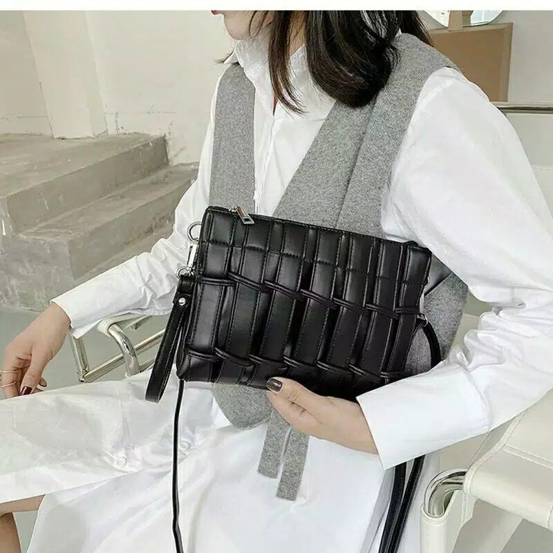 Tas Selempang Wanita Import Model Rajut Viral
