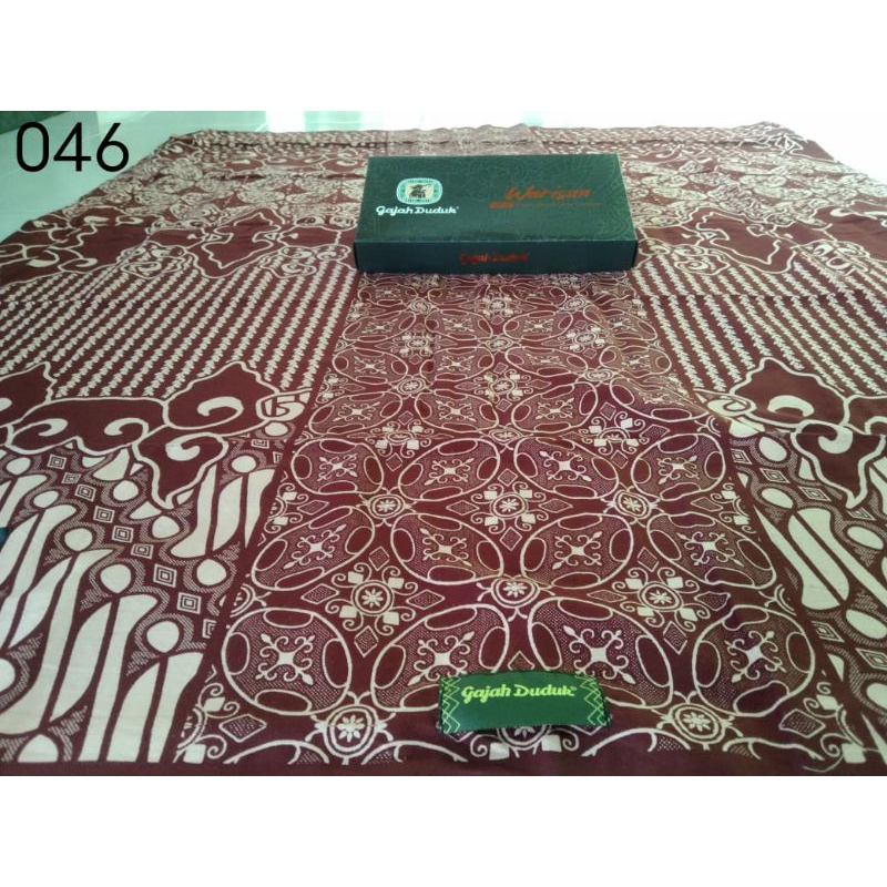 Sarung gajah duduk warisan