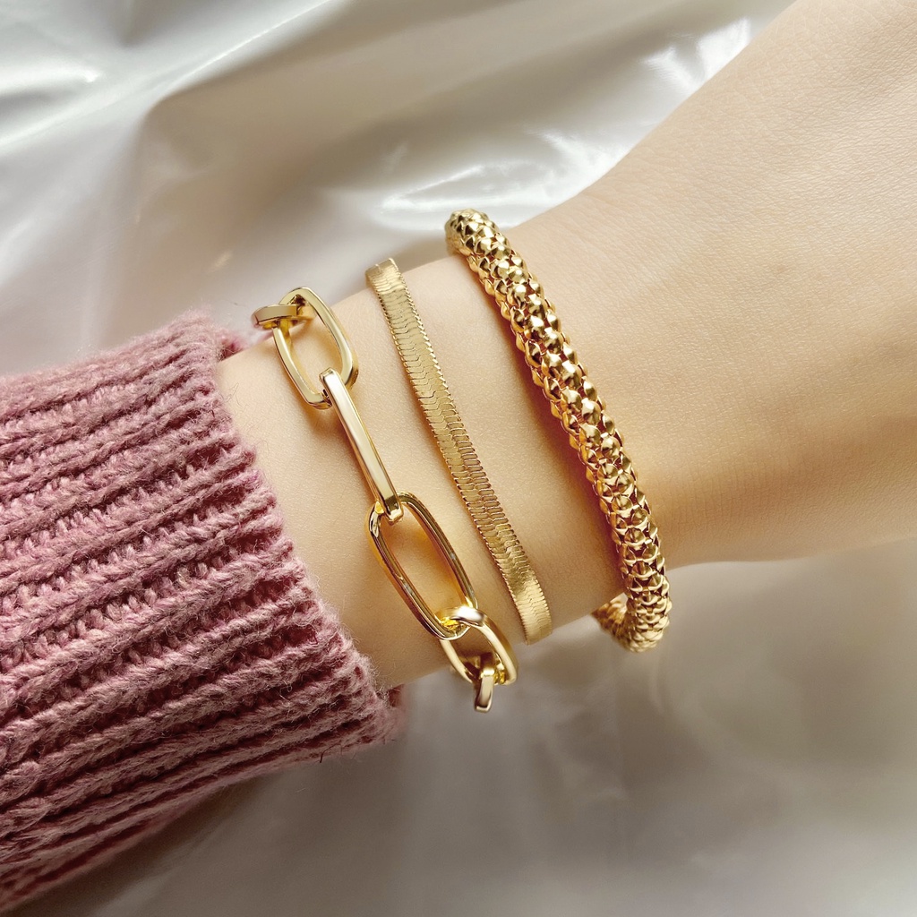 YEEZII Set Gelang Multilayer Desain Kupu-Kupu Warna Emas Gaya Retro Bohemian Untuk Wanita