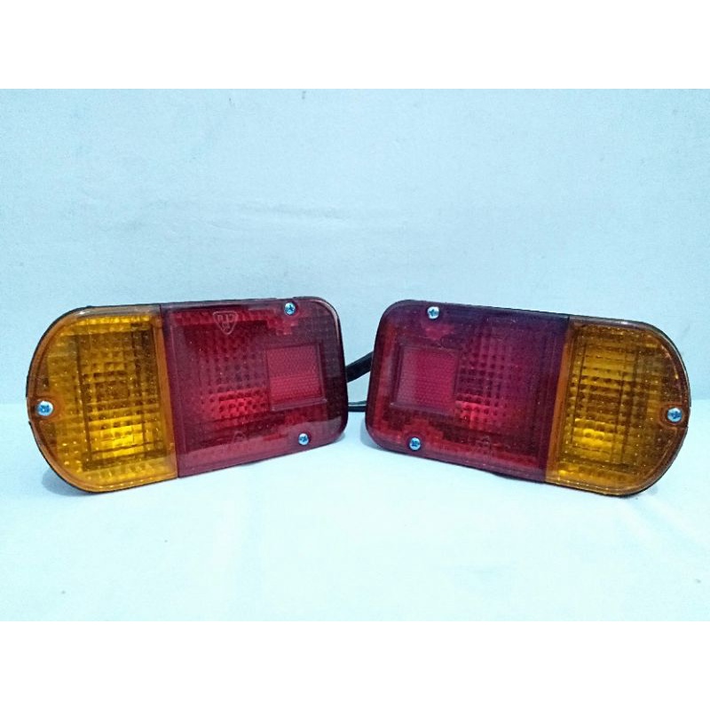 Harga Sepasang Kanan dan Kiri - Lampu Belakang Stoplamp Mitsubishi Colt T120SS Pickup Model Original