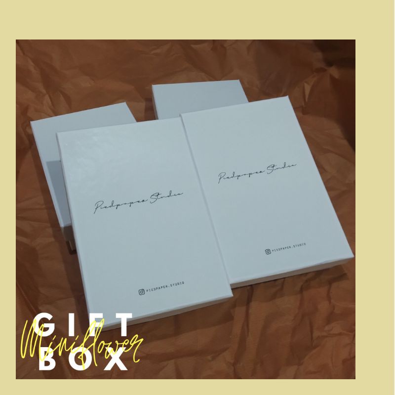 

Hard box ukuran 19x12x4 dengan logo tanpa lapisan dalam/kotak bingkisan