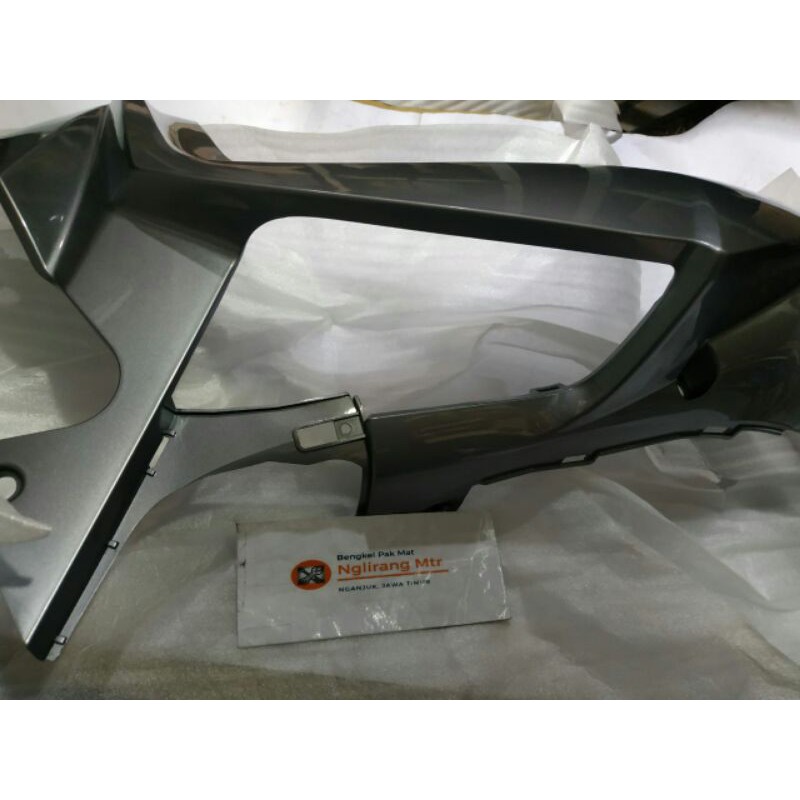 cover tebeng sayap kiri supra 125 silver tua kode part 64550 kvl n00 vsm