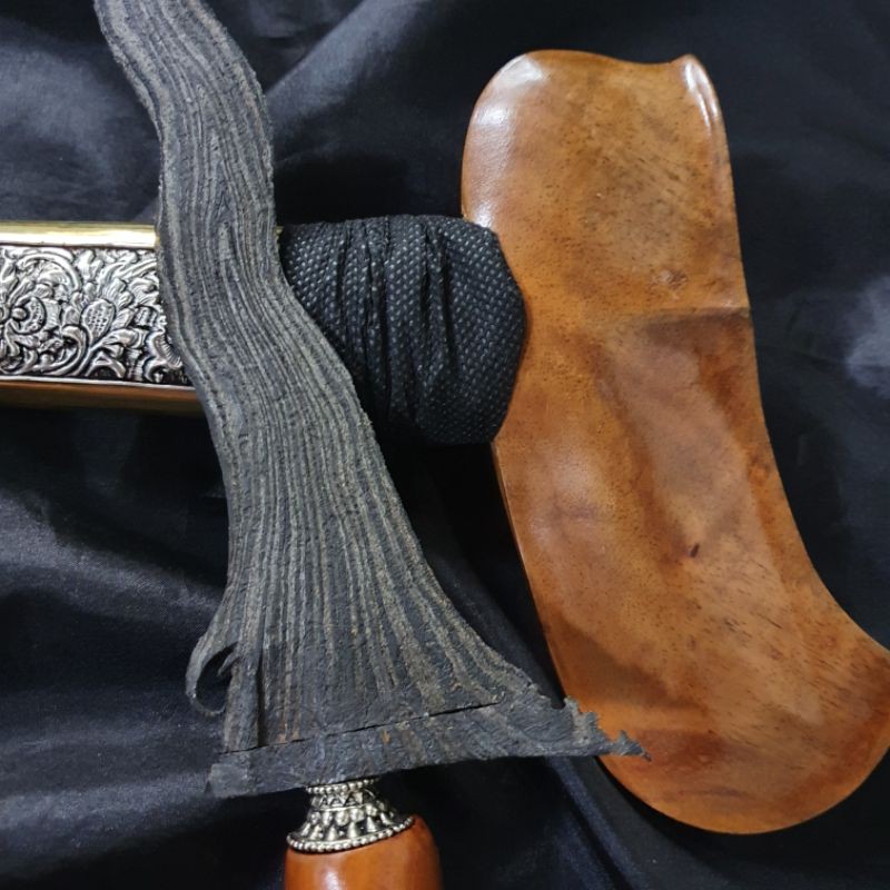 Keris Sabuk Intan Pamor Junjung Derajat