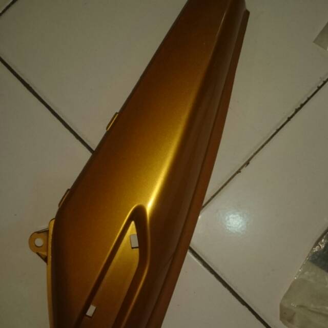 COVER BODY SAMPING KANAN ORIGINAL CS1 - GOLD