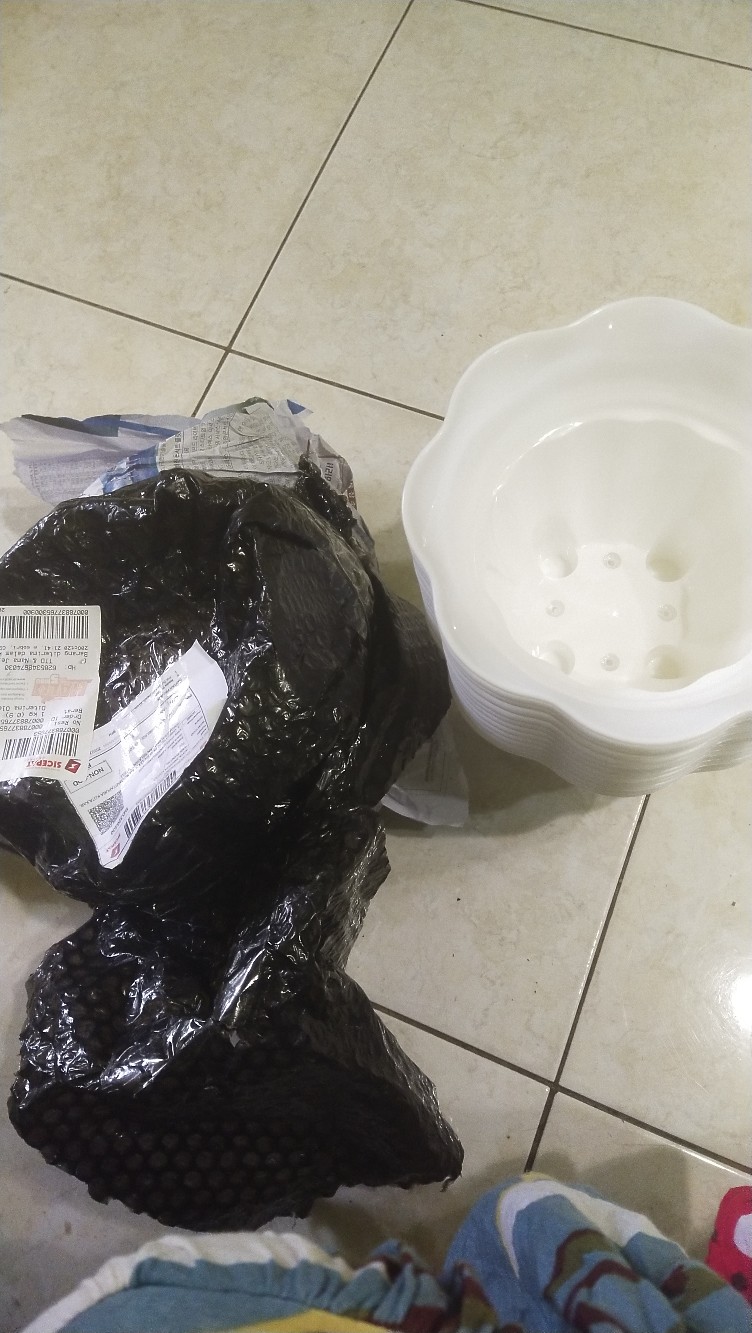 Pot Bunga Kaki Plastik 20 Cm