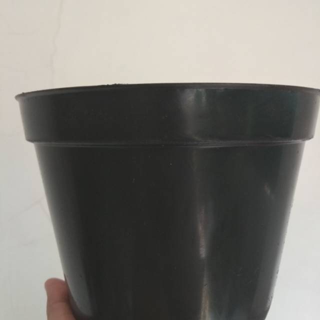 Pot bunga plastik hitam 20cm