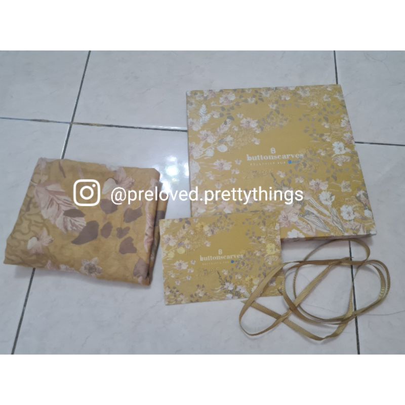 Booked-Preloved Buttonscarves Daisy Yellow