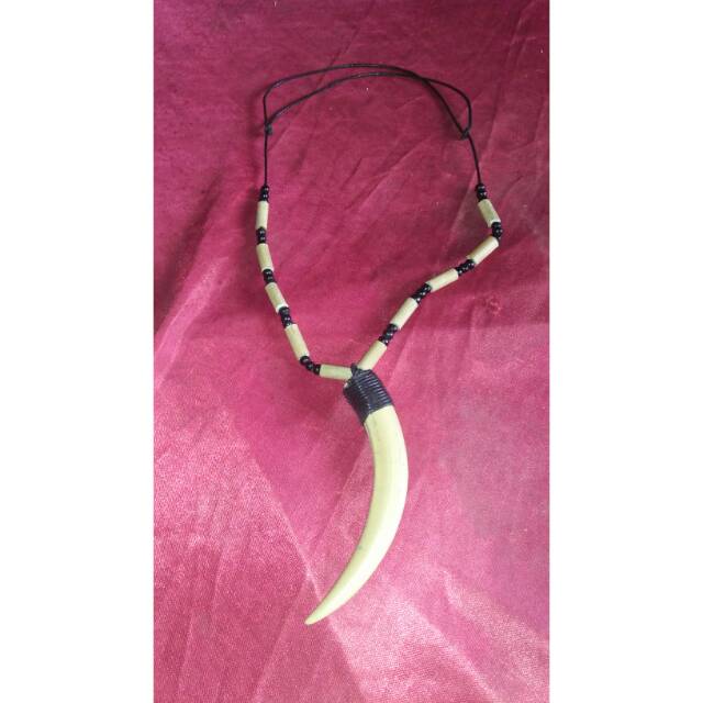 Kalung etnik Replika taring babi rusa replika berbabahan fiber resin