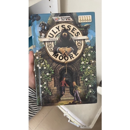 Ulysses Moore “Penjaga Batu”