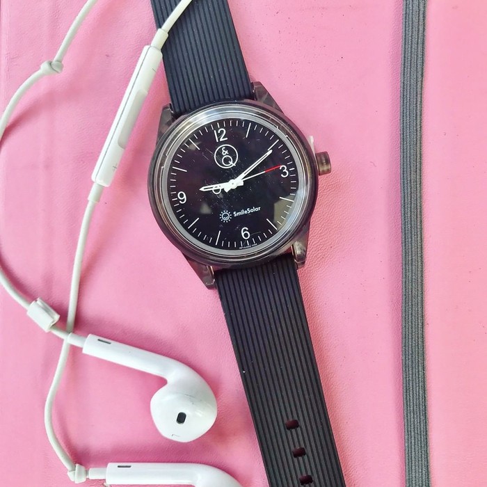Q&Q QnQ QQ Smile Solar Jam Tangan Analog Karet RP10J002Y Original