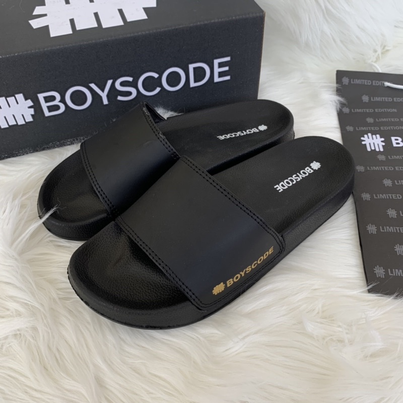 Sendal Selop Distro Pria Wanita Terbaru BOYSCODE TYPE 18 Original Font Side Hitam Gold / Sendal Slide Pria / Sendal Slip On Pria