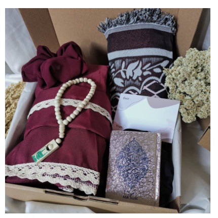 

Giftbox Mukena Sajadah/ Hampers Lebaran/ Kado pernikahan/Hadiah Wisuda diskon berkah