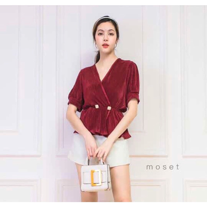 BLUS ATASAN PLISKET KOREA STYLE KEKINIAN LENGAN PENDEK IMPORT BANGKOK