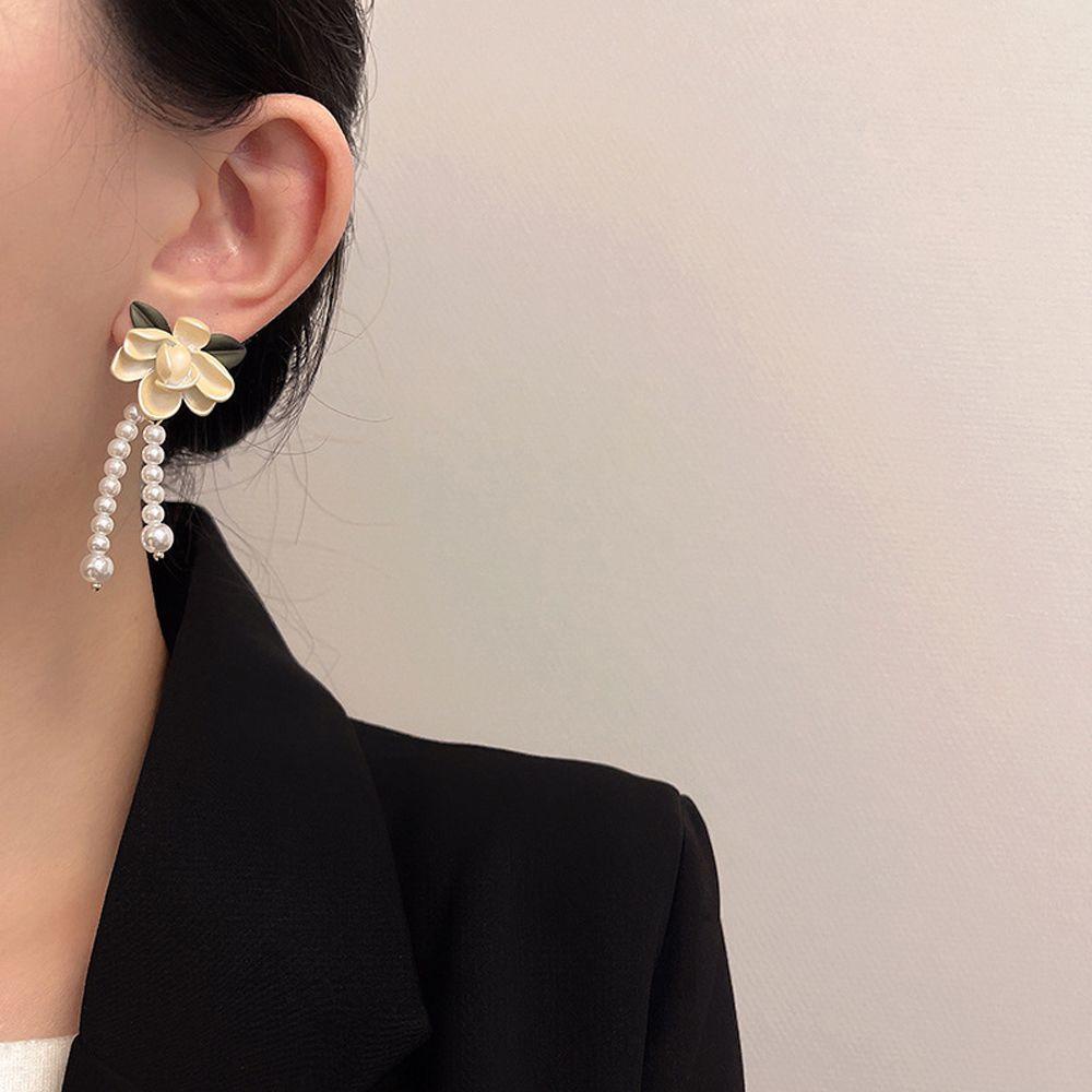 Mxbeauty Anting Pejantan Mutiara Kepribadian Retro Pesta Camellia Temperamen Lady Korea Earrings