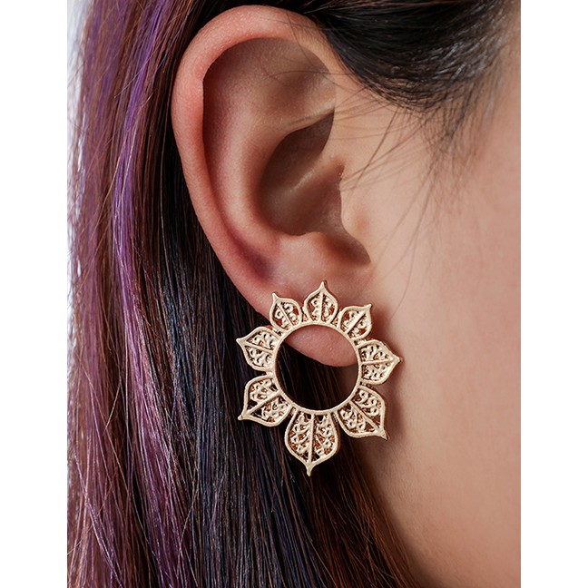 LRC Anting Tusuk Fashion Black Geometric Metal Openwork Flower Round Sun Flower Earrings F2870