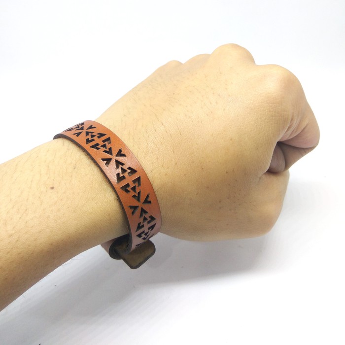 Gelang laser kulit asli motif etnik bracelet warna tan PHAC322