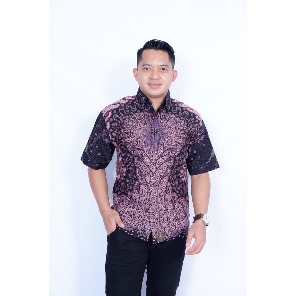 GITARJA UNGU LILAC BATIKSOLOAMANAH KEMEJA BATIK PRIA SOLO LENGAN PANJANG PENDEK LAPIS FURING ATASAN PREMIUM MODERN KATUN HALUS PEKSI LAWASAN IJO MERAK PRIYANTA JOGLO UNGU DEWA WANGSA UNGU LILAC DEWAWANGSA UNGU DEWAWANGSA NAVY DEWA WANGSA NAVY KEMBANG SM