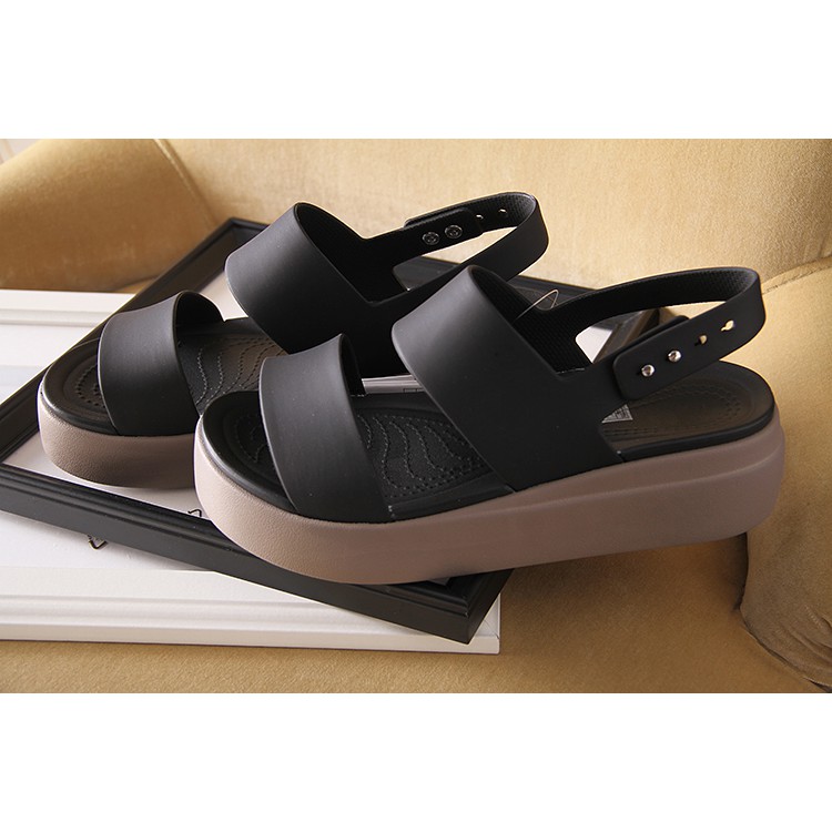 Crocs Brooklyn Low Wedge / Sepatu Wanita / Crocs Wanita / Crocs Wedges / Sepatu Crocs / Sepatu Wedge