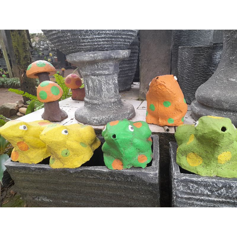 patung kodok // patung air mancur