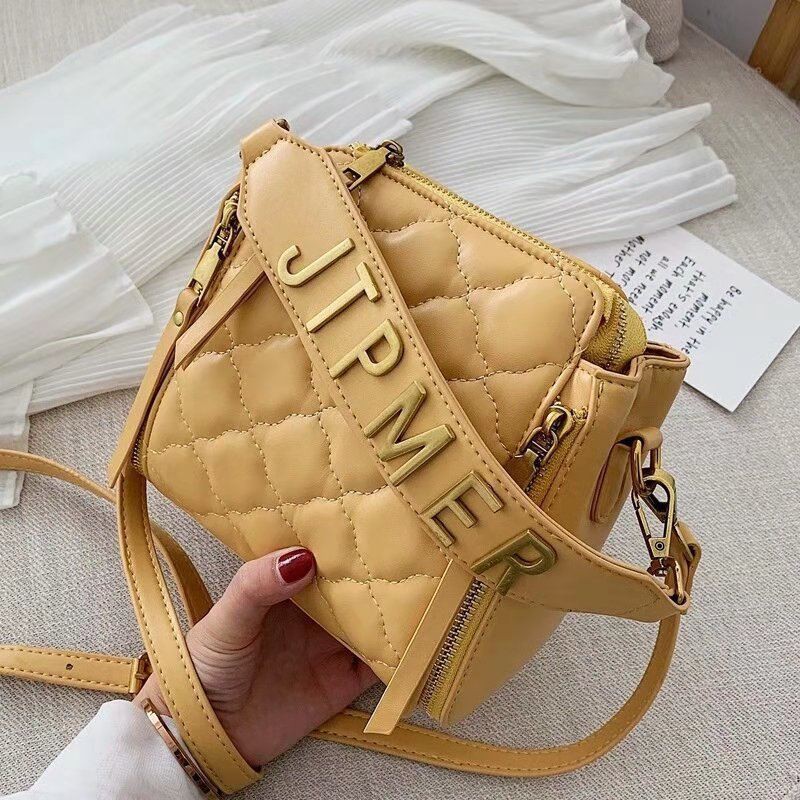 Tas Selempang Wanita Stylish Import Terbaru (Tinggal Warna Kuning Saja)