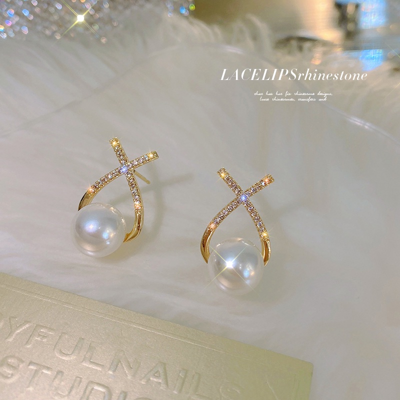 Anting Stud Desain Salib Aksen Kristal Mutiara Warna Emas Untuk Wanita