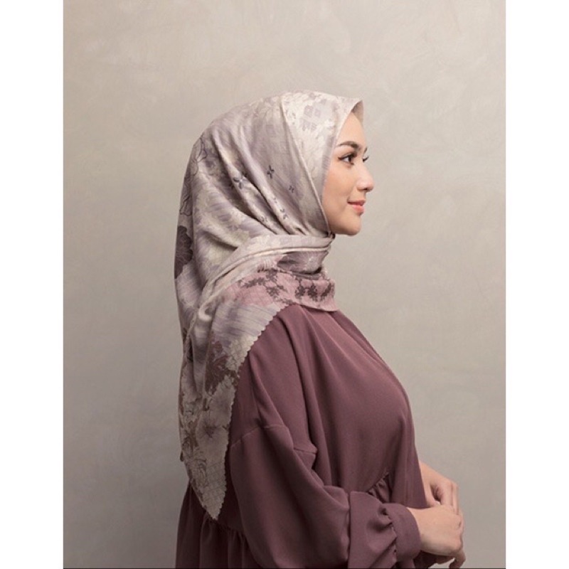 Wearing Klamby Ulos Scarf Morganite
