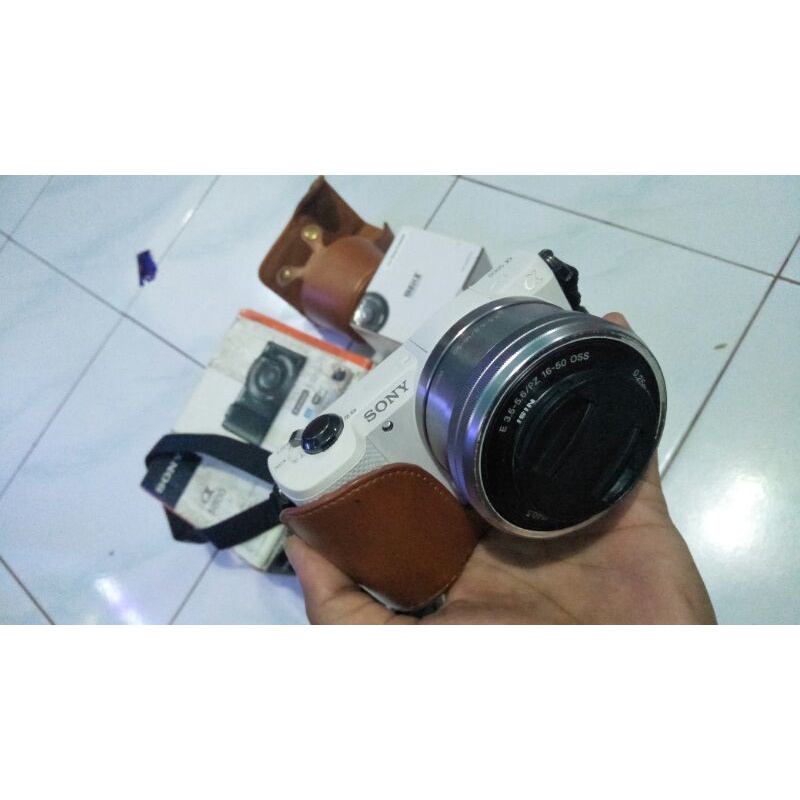 KAMERA MIRRORLES SONY A5000 BEKAS BERKUALITAS