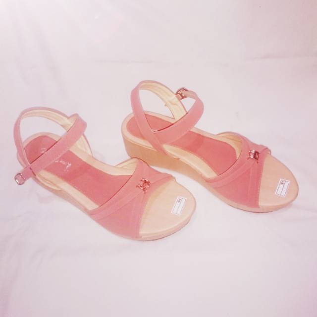 Wedges sandal flat mode TF008