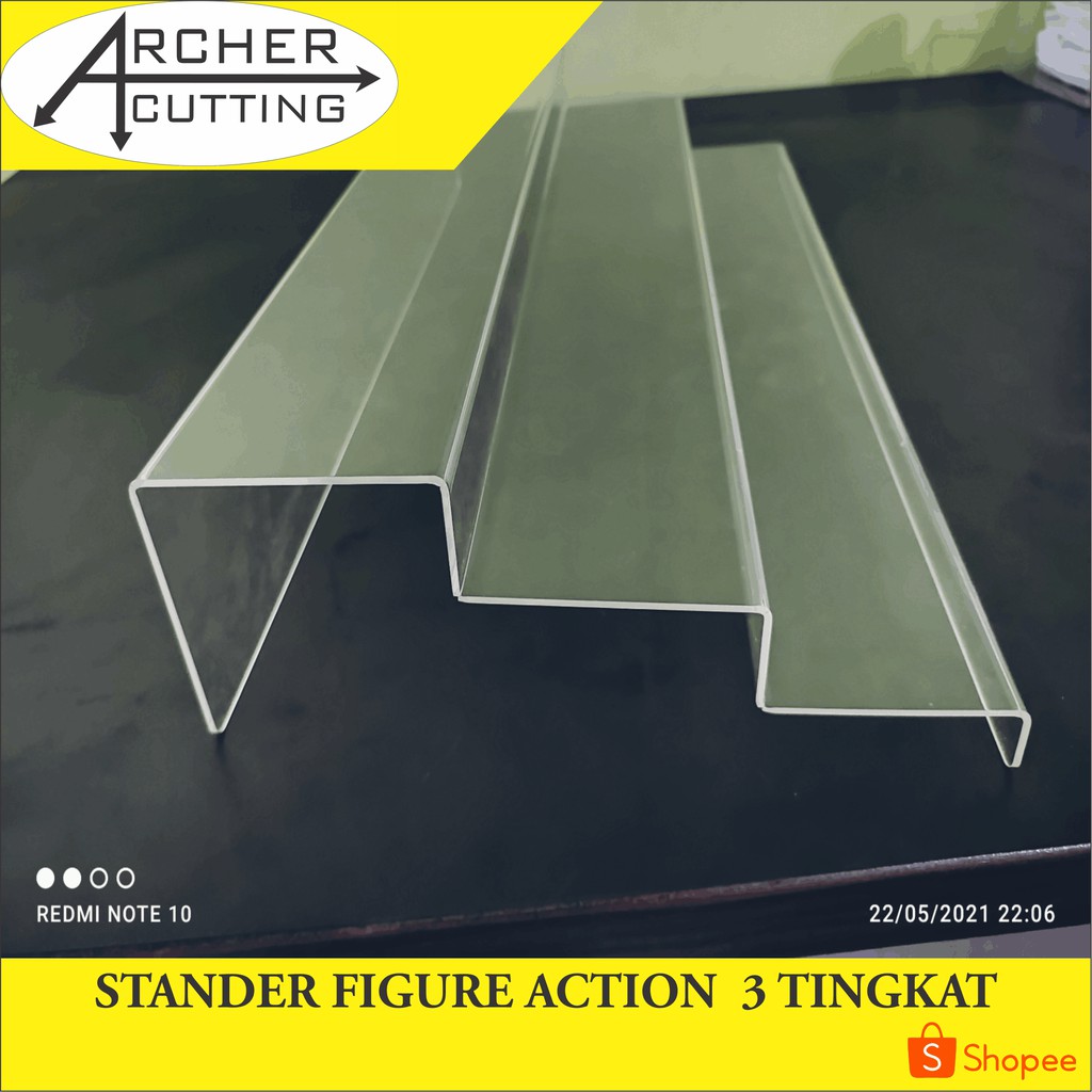 STANDER / DUDUKAN FIGURE ACTION 3 TINGKAT AKRILIK TANGGA AKRILIK