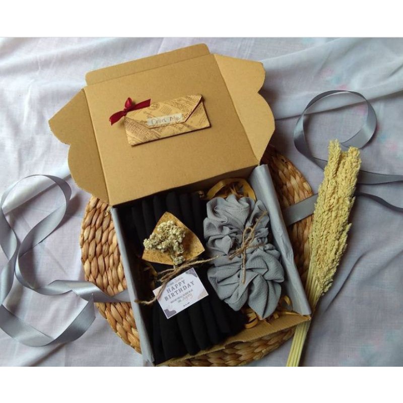 

Hampers krudung isi 1