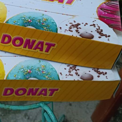 

dus donat isi 6/12 donat / box donat / ukuran 27x18.5x5.5