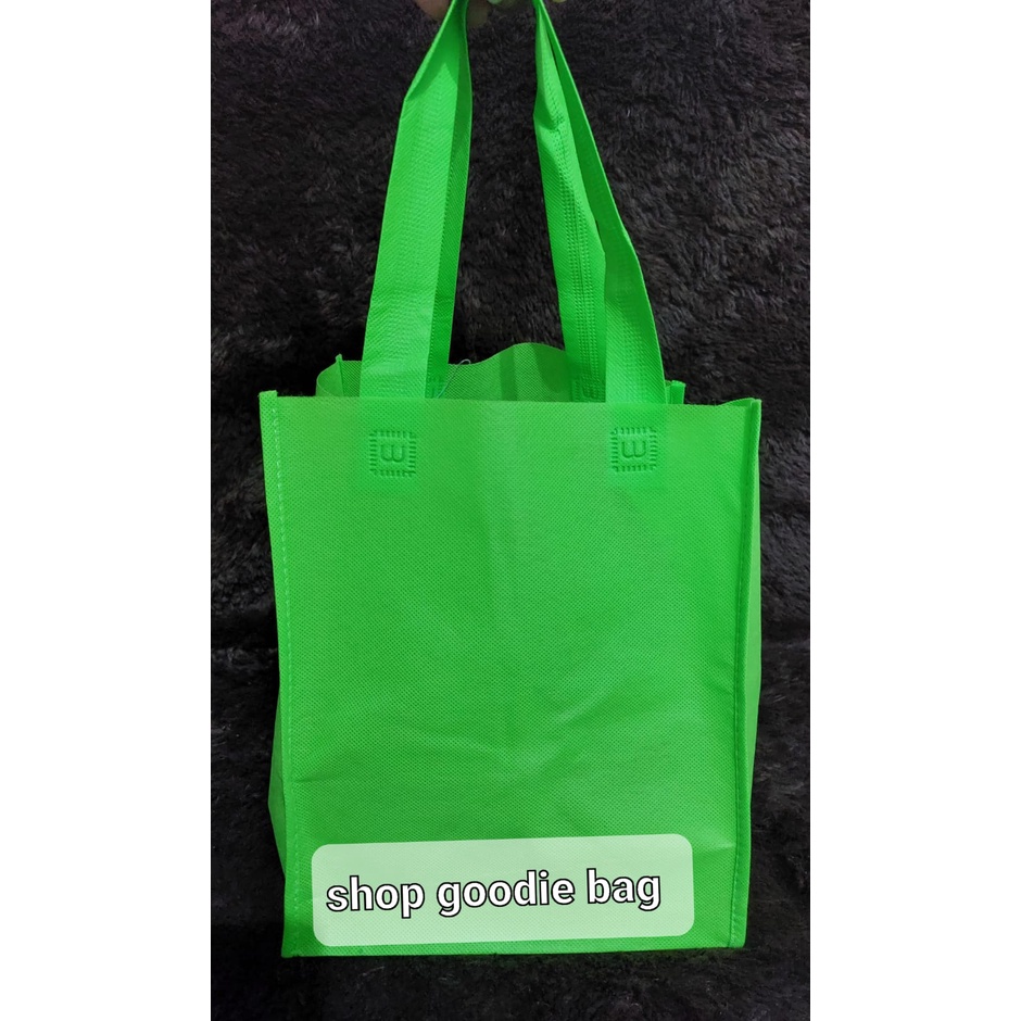 

RB Goodie Bag model Box Jahit uk 23,5x28x22,5 harga PER LUSIN / Tas spunbond besek