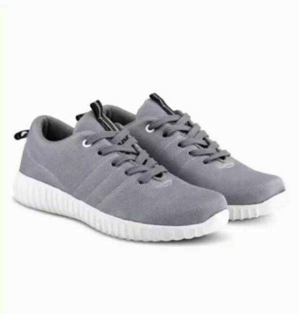 Sepatu Sneakers Kets Pria Polos Santai