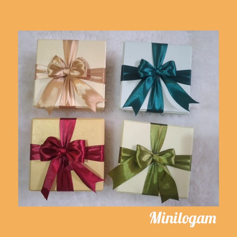 

Paket kotak kado kecil/mini ,box logam mulia/lm ,hadiah,souvenir , hampers (10×10×5)