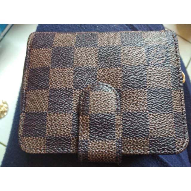 Dompet Lv kecil
