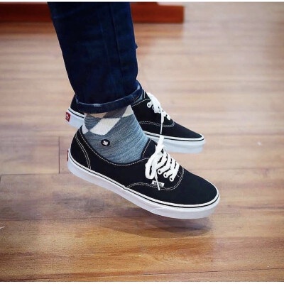 Sepatu Pria Vans Authentic Sepatu Sneaker Sekolah Pria Black 39-44