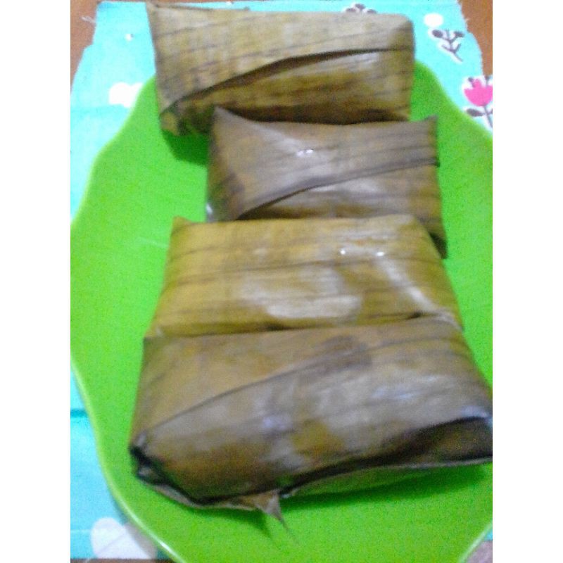 

Lontong isi ayam sayur / kentang wortel / oncom (min order 20 pcs)