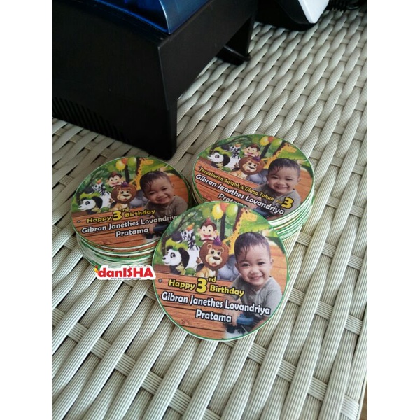 

Stiker untuk label berbagai acara maupun produk
